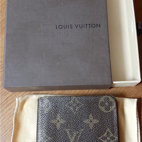 Louis Vuitton wallet Amazing condition Original box and dust slip $350 obo - Picture 4 of 5
